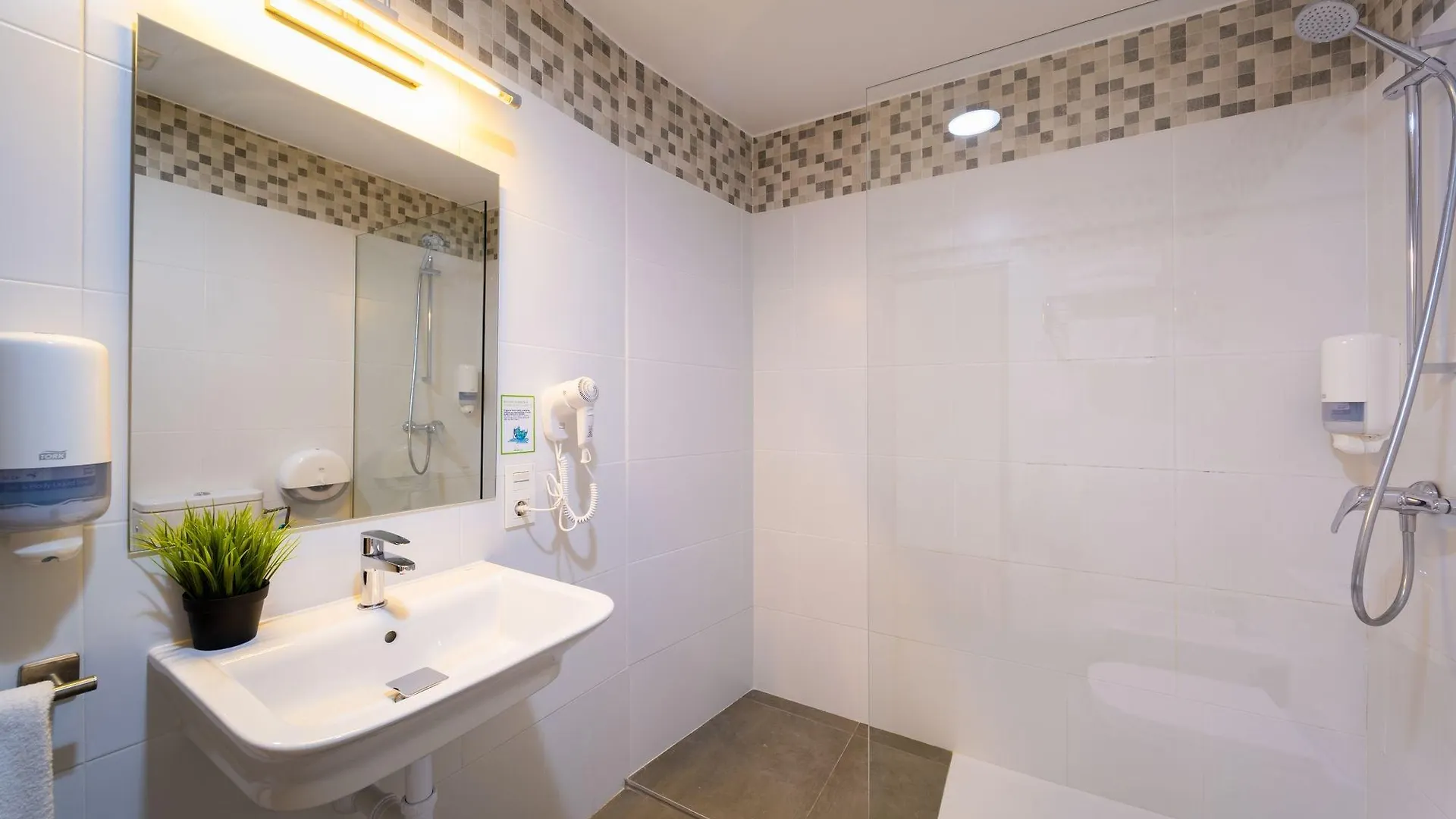 Hotel Centro Vitoria Autocheckin Spain